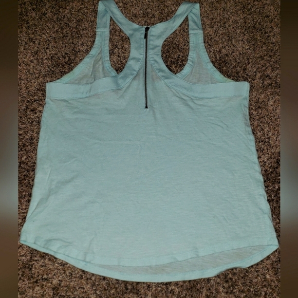Banana Republic| Racerback Athletic Tank Top - Picture 4 of 5